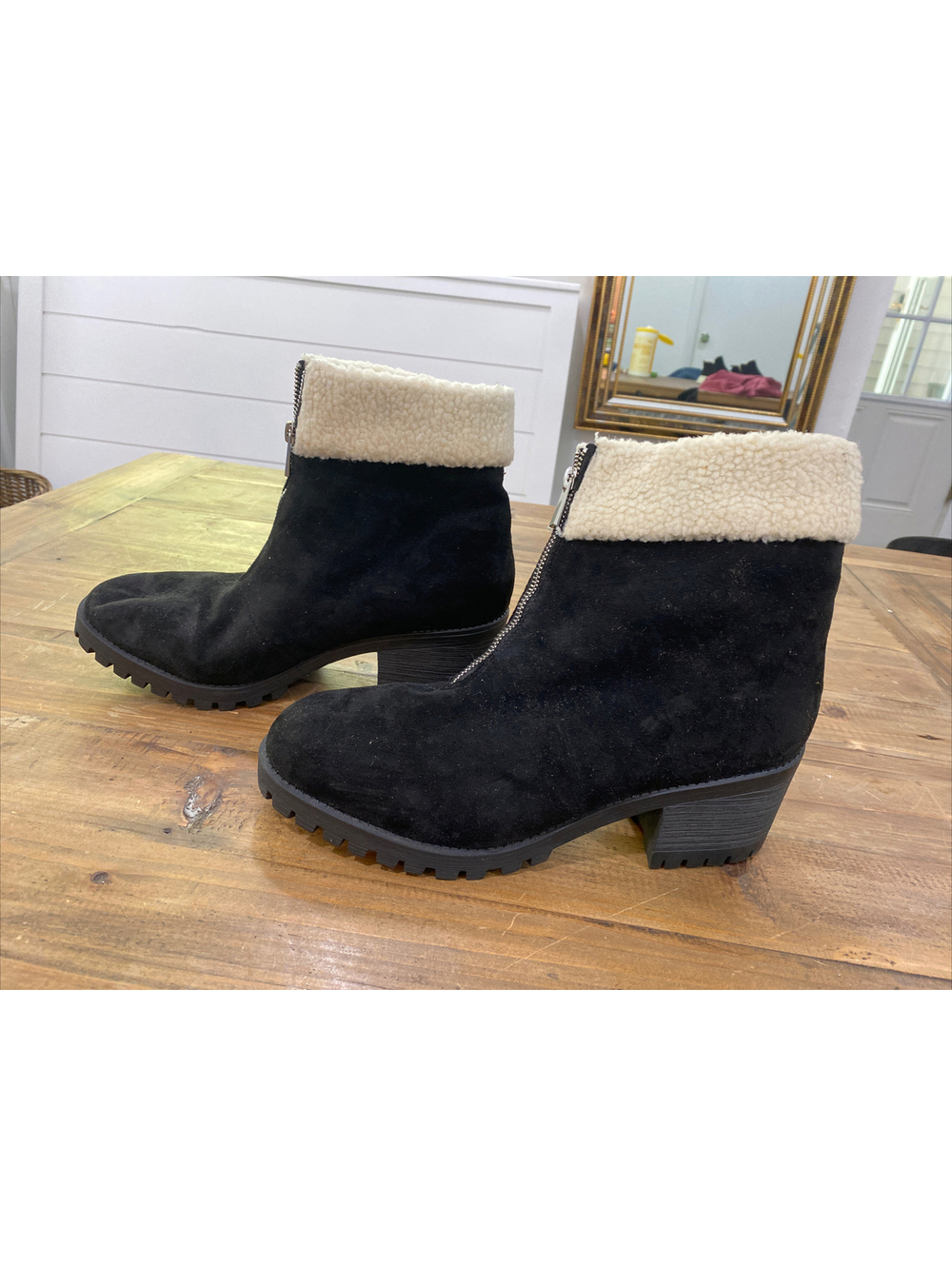 Women’s Bella~Vita Cable Boot Black Suede Zipper Size 11 WW